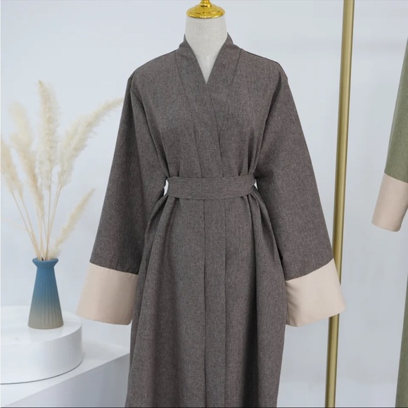 Open front two tone abaya… with pockets! - Picture 3 of 8